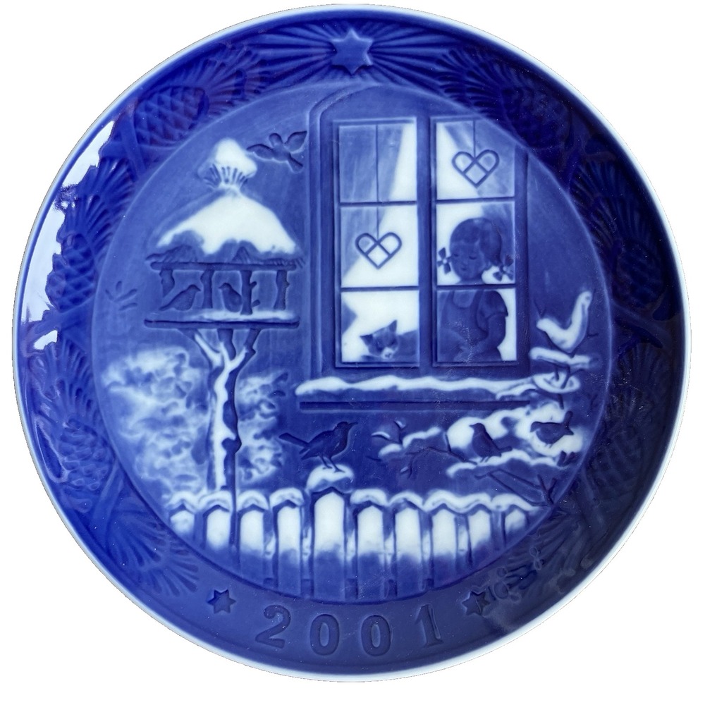 Royal Copenhagen 2001 Christmas Plate Watching the Birds Box COA Booklet